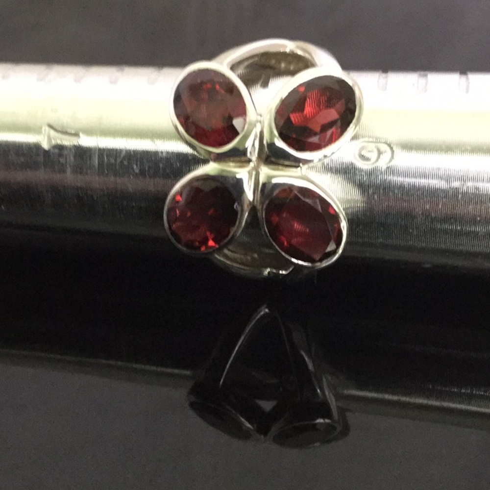 Vtg.925SterlingSilver6.12ctwOvalGarnet Ring.Sz8.25 - Picture 5 of 8